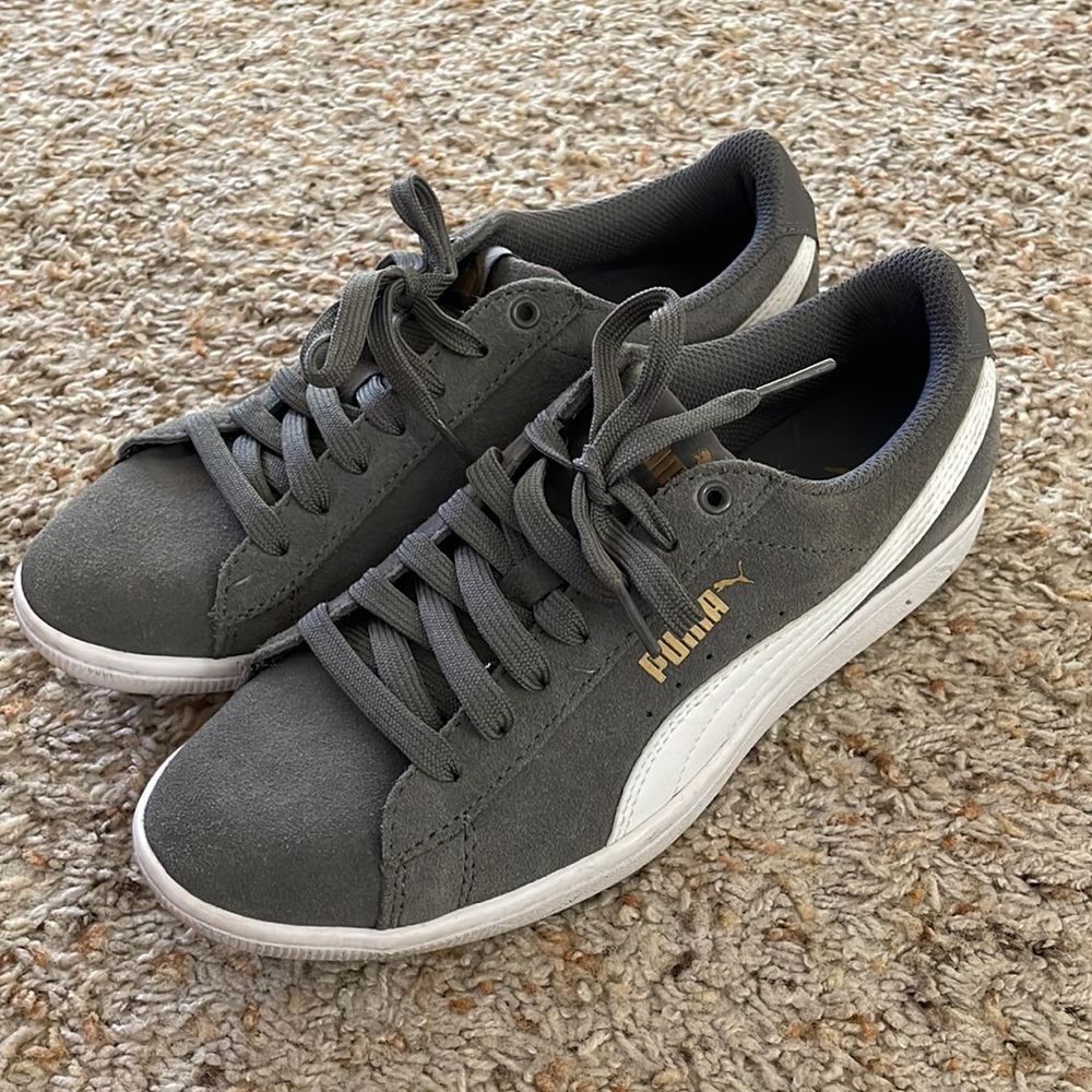 Womens PUMA sneakers